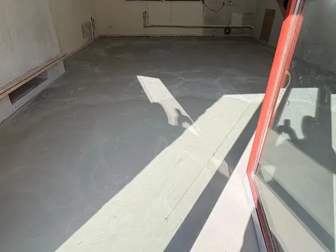 Levelling compound over underfloor heating, JAM Floor Screeding
